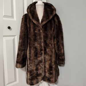 🖤Vintage 70's EUC Dennis by Dennis Basso Hooded Faux Fur Overcoat, Midlength XS